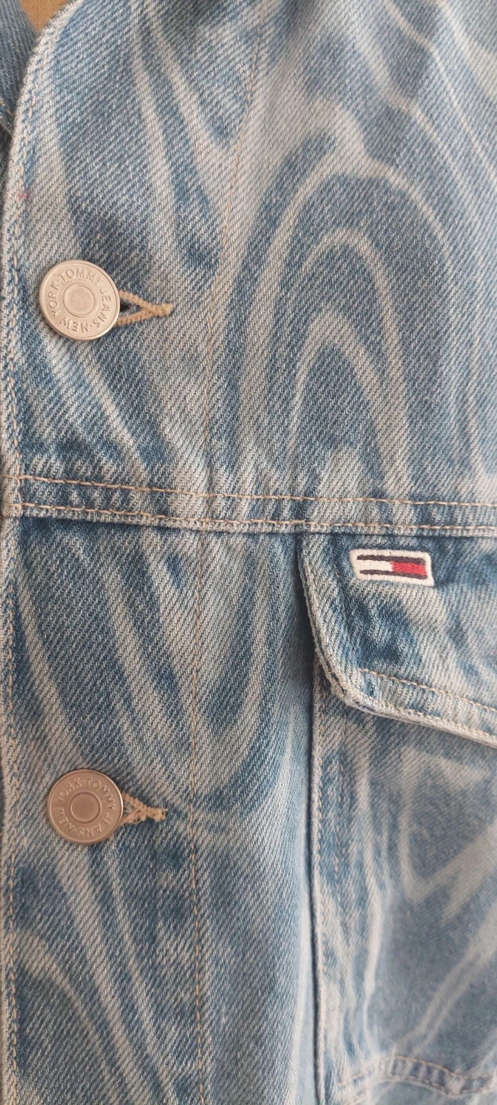 Veste en jean Tommy Jeans à motif psychédélique - Taille S – photo 2